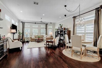 5805 Larkin St in Houston, TX - Foto de edificio - Building Photo