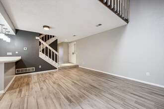 12410 E Pacific Cir in Aurora, CO - Building Photo - Building Photo
