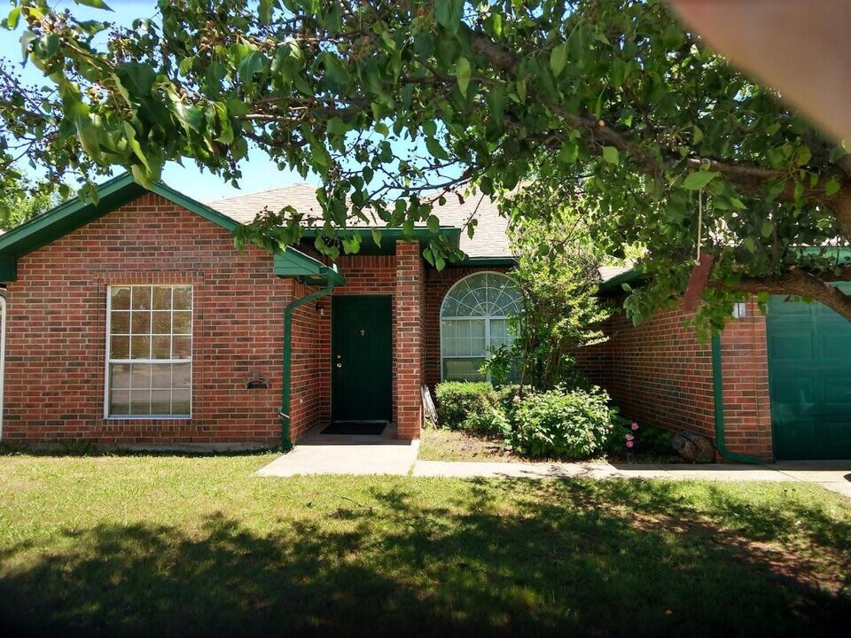 1605 Concord Dr in Norman, OK - Building Photo