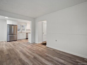 1324 E Hayes Ave in Hazel Park, MI - Building Photo - Building Photo