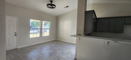 918 Joplin Ct in Bakersfield, CA - Foto de edificio - Building Photo