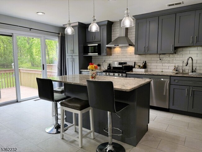 17 Gabriel Dr in Montville, NJ - Building Photo - Building Photo