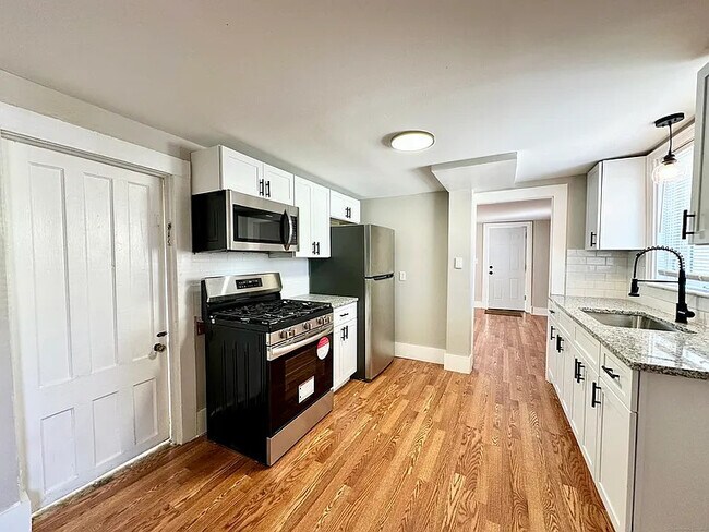 13 Wallace St in Enfield, CT - Building Photo - Building Photo