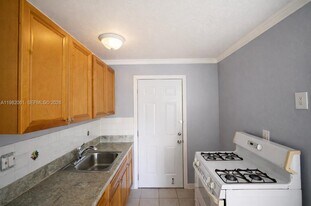 6337 W Flagler St in Miami, FL - Building Photo