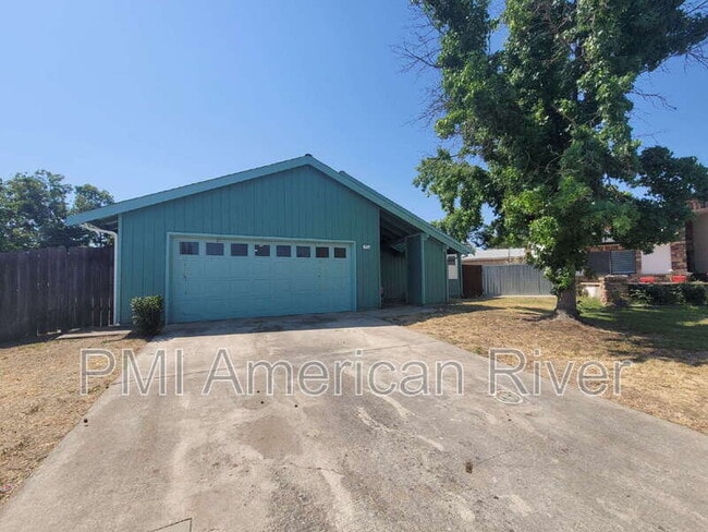 7671 Marinwood Ct in Sacramento, CA - Building Photo - Building Photo