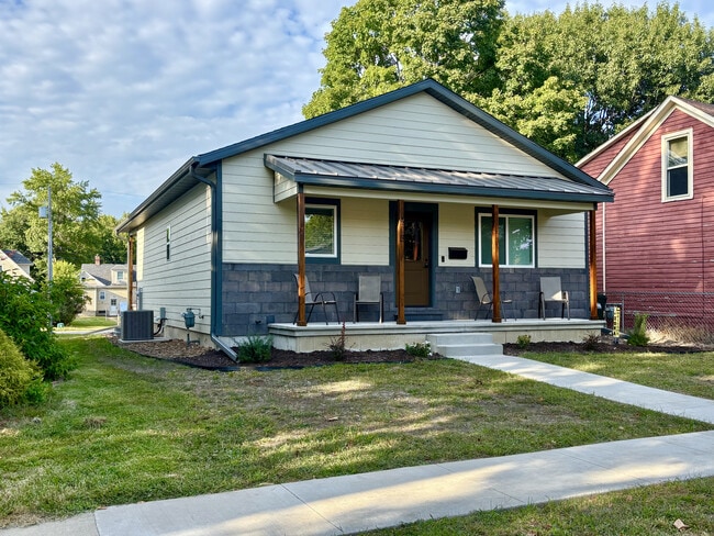 918 E Bloomington St in Iowa City, IA - Building Photo - Building Photo