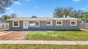 4418 W Fairview Heights in Tampa, FL - Building Photo