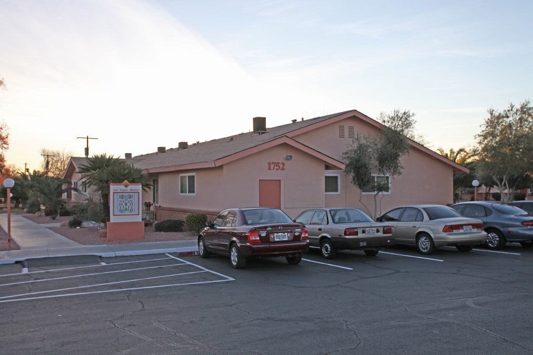 Las Vegas Manor Apartments in Las Vegas, NV - Building Photo