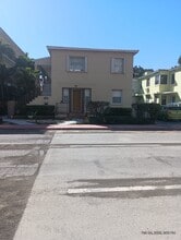 8910 Collins Ave, Unit 1 in Surfside, FL - Foto de edificio - Building Photo