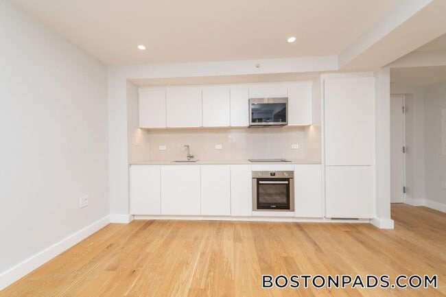 22 Fleet St, Unit 8 in Boston, MA - Foto de edificio - Building Photo