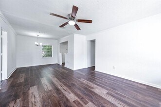 5711 Lyndhurst Dr in Houston, TX - Building Photo - Building Photo