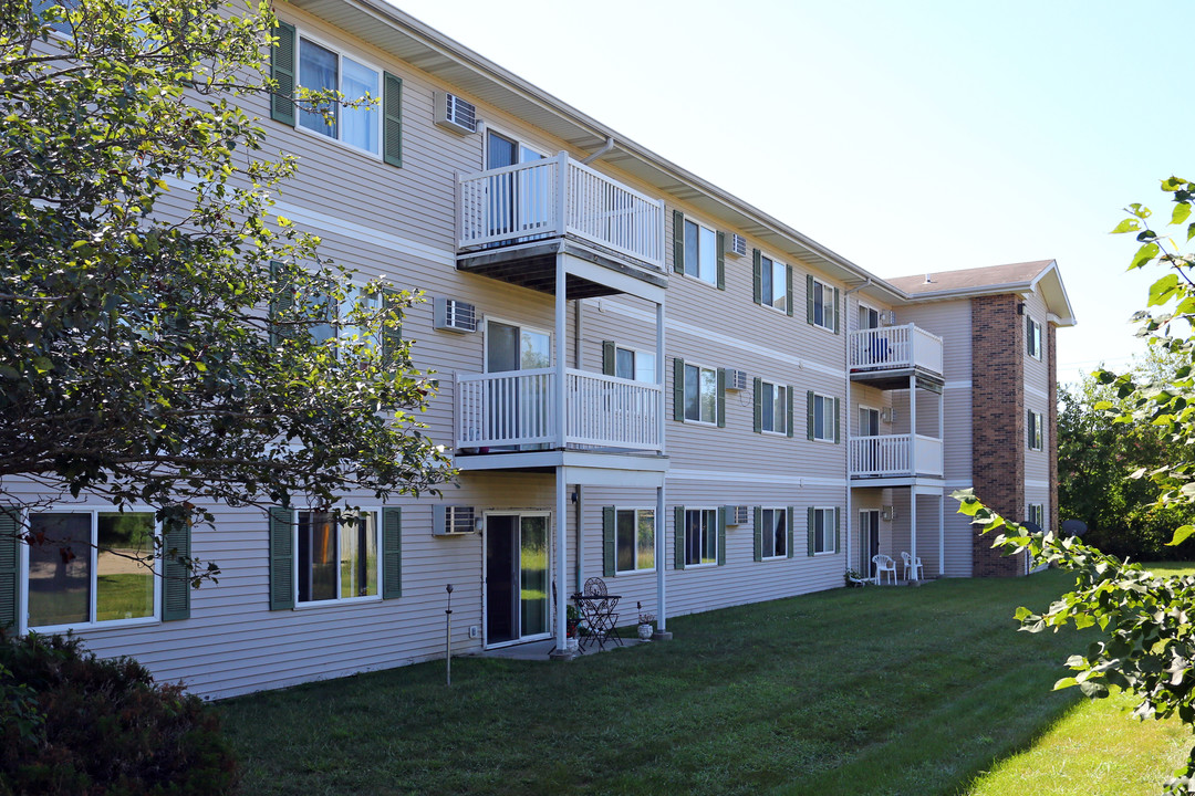 River Oaks Apartments in Des Moines, IA - Building Photo