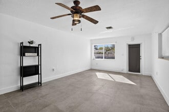 642 SW 11th St in Hallandale Beach, FL - Building Photo - Building Photo