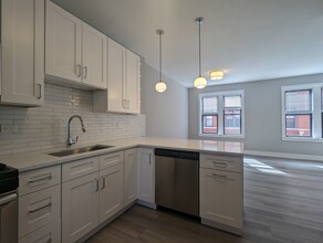 3933 N Janssen Ave, Unit 3943-S2 in Chicago, IL - Building Photo - Building Photo