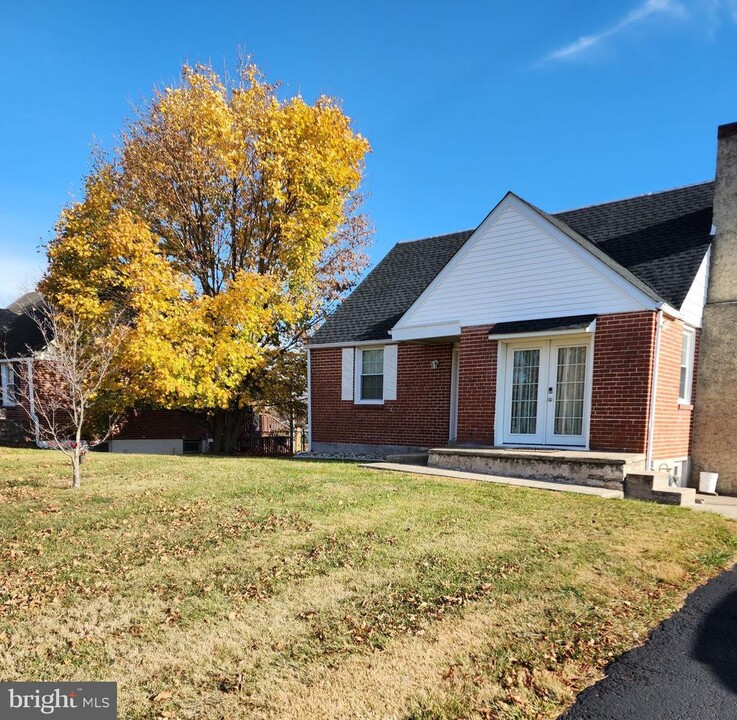 22 Wayne Ave in Eagleville, PA - Building Photo