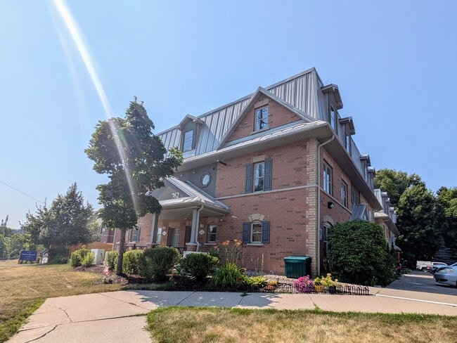 760 King St E in Oshawa, ON - Building Photo - Building Photo
