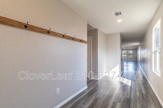 302 Pradera Cove in San Antonio, TX - Building Photo - Building Photo