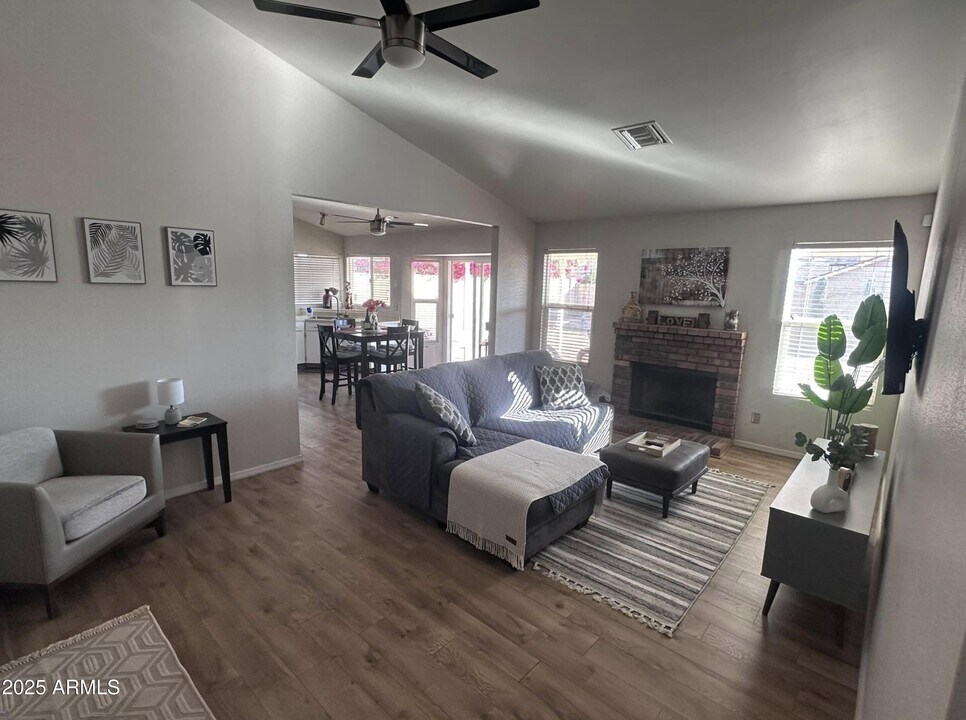 13 W Wickieup Ln in Phoenix, AZ - Building Photo