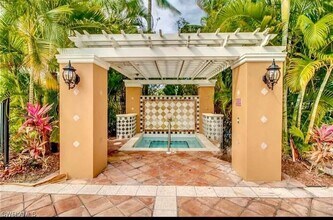 1240 Wildwood Lakes Blvd in Naples, FL - Building Photo - Building Photo