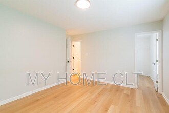 3809 Old Wagon Rd in Charlotte, NC - Building Photo - Building Photo