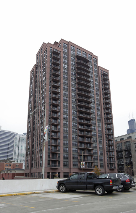 Kinzie Station East Tower in Chicago, IL - Building Photo