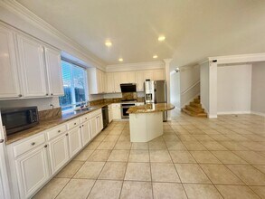 87 Montrose in Irvine, CA - Building Photo - Building Photo
