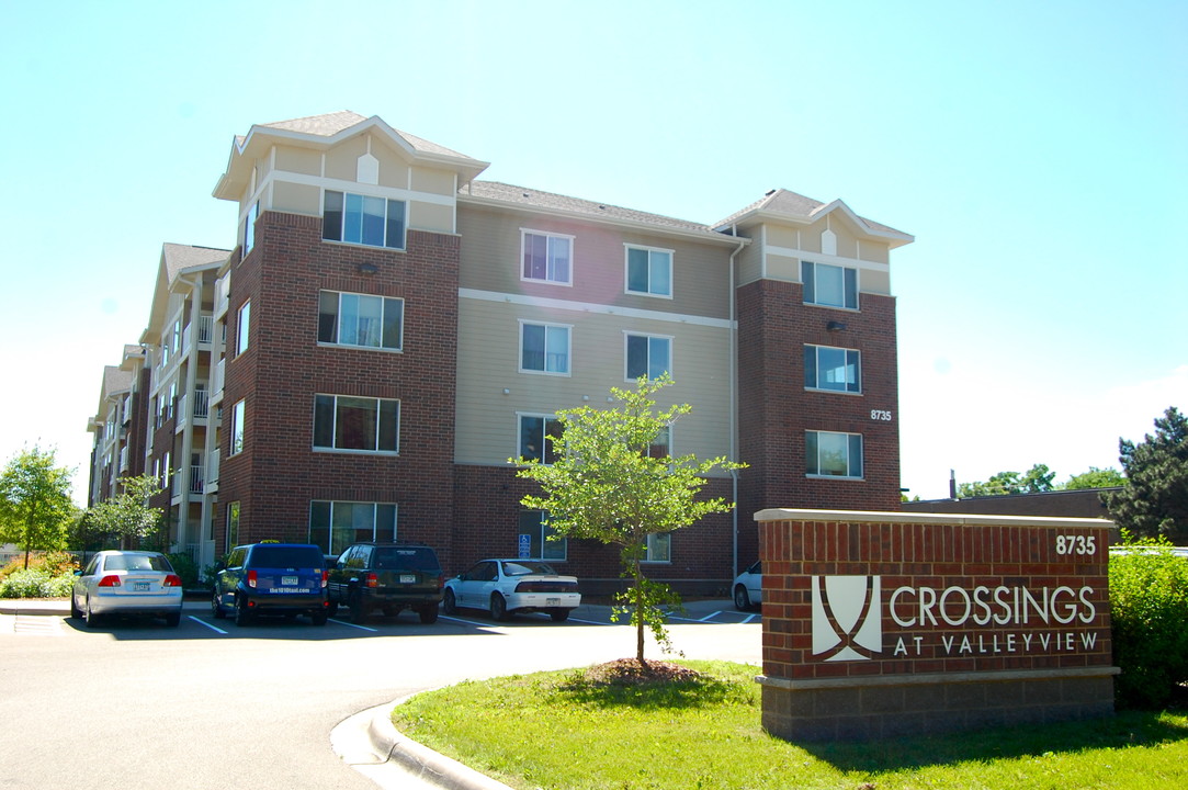 The Crossings at Valley View in Bloomington, MN - Foto de edificio