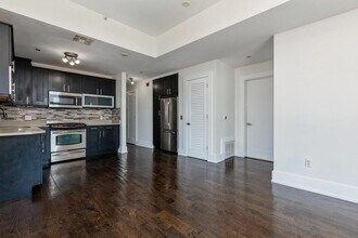 704 Grand St in Jersey City, NJ - Building Photo - Building Photo