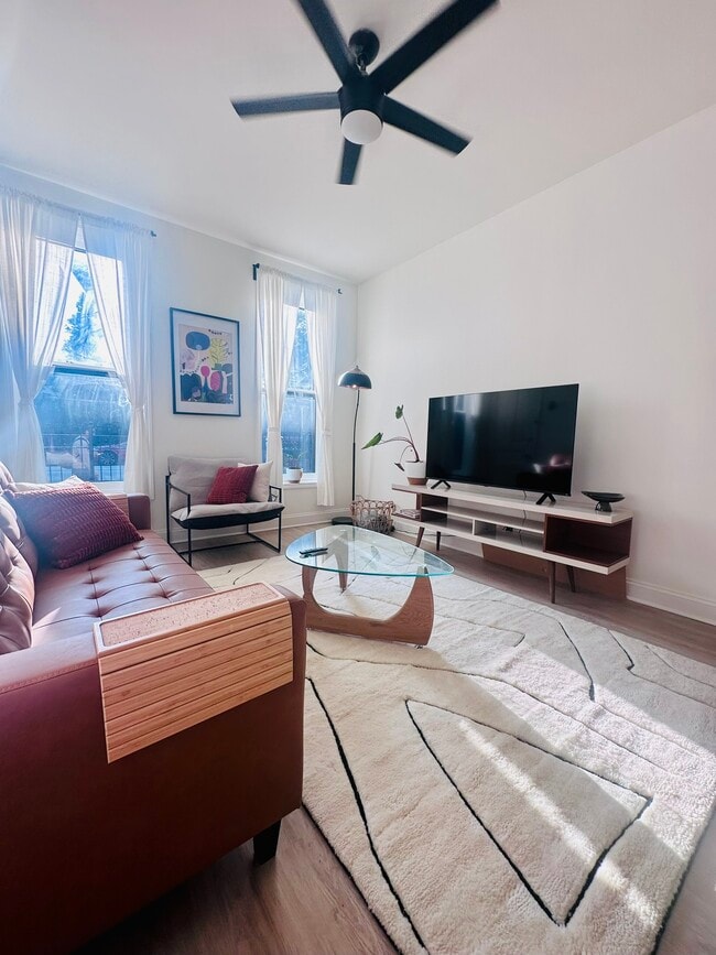 2014 N Oakley Ave, Unit 1 in Chicago, IL - Building Photo - Building Photo