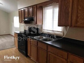 2108 N Linden Ave in Waukegan, IL - Building Photo - Building Photo