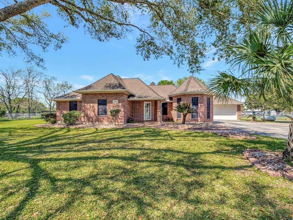 2201-1/2 Webster St in League City, TX - Building Photo
