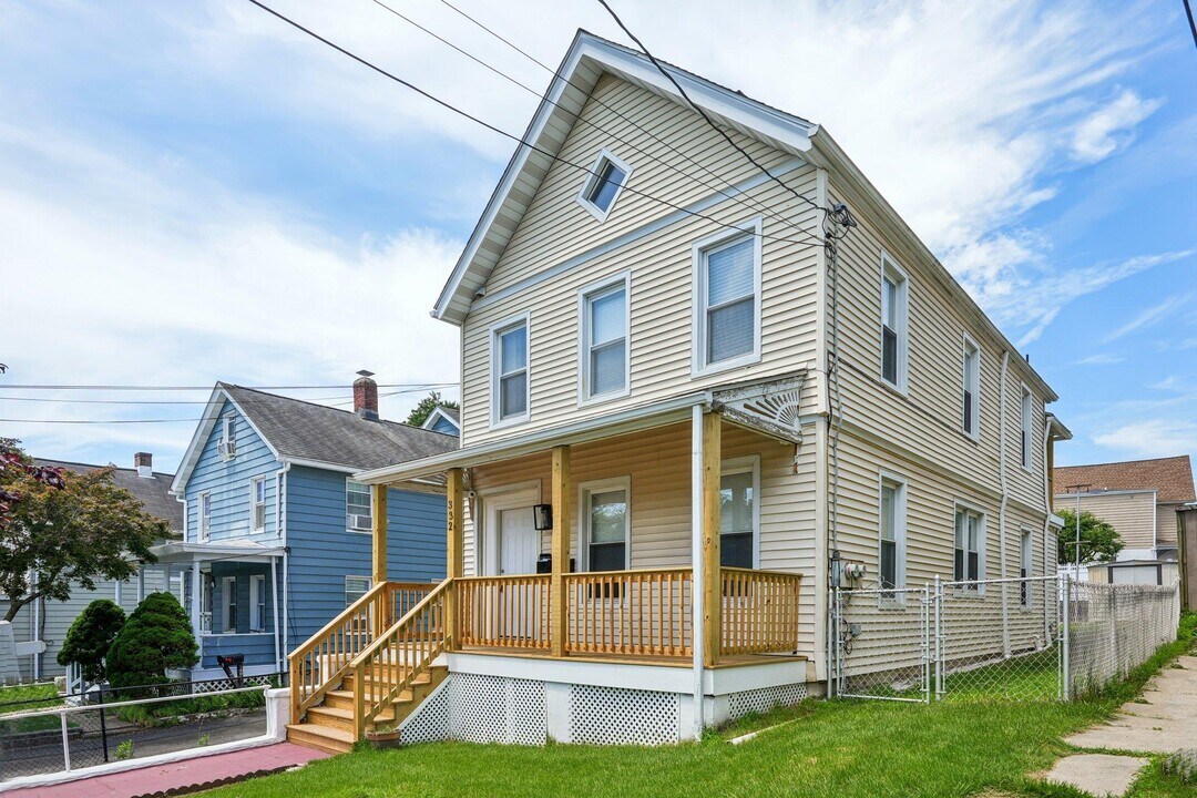332 Locust Ave in Port Chester, NY - Building Photo