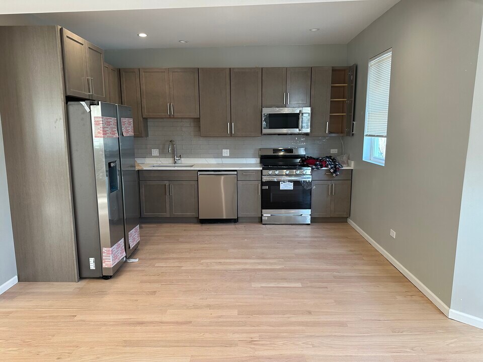 3404 N Lavergne Ave, Unit 2 in Chicago, IL - Foto de edificio