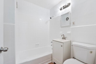 2020 Woodlynne Ave in Oaklyn, NJ - Building Photo - Building Photo
