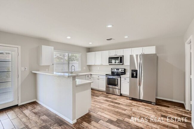 10817 N 46th Ave in Glendale, AZ - Foto de edificio - Building Photo