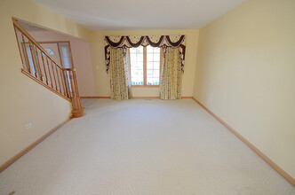 9012 Witham Ln in Woodridge, IL - Building Photo - Building Photo