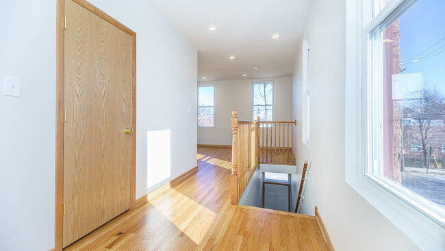 624 S Oakley Blvd in Chicago, IL - Building Photo - Interior Photo