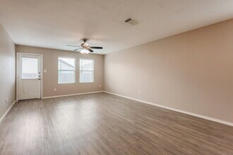 10714 Giacconi Dr, Unit 04-0405 in Converse, TX - Building Photo - Building Photo