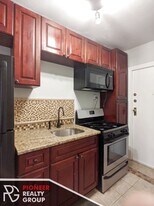 542 W Surf St, Unit N1 Apartments