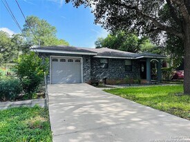 773 E Mather St in New Braunfels, TX - Building Photo