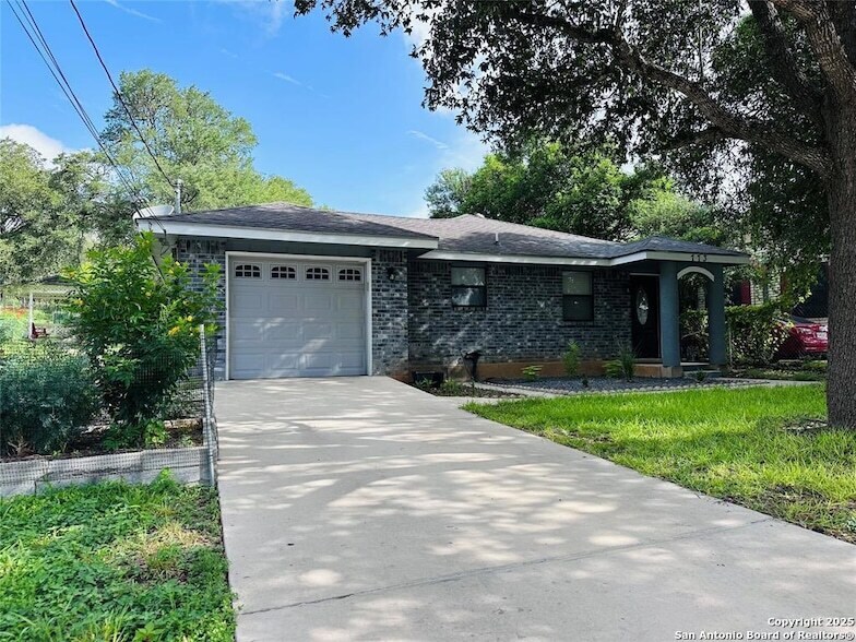 773 E Mather St in New Braunfels, TX - Building Photo