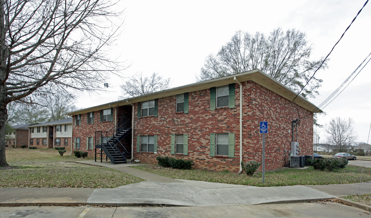 Royal Estates Apartments in Canton, MS - Building Photo