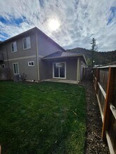 141 Rivers Edge Ct in Gold Hill, OR - Building Photo - Building Photo