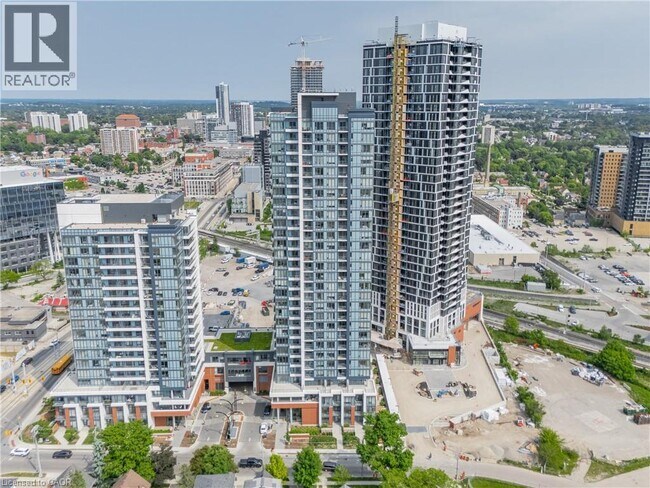 25 Wellington St S in Kitchener, ON - Building Photo - Building Photo