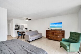 777 NW 155th Ln, Unit SI ID1504023P in Miami, FL - Building Photo