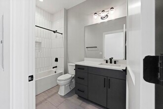 1050 W Cornelia Ave in Chicago, IL - Building Photo - Building Photo