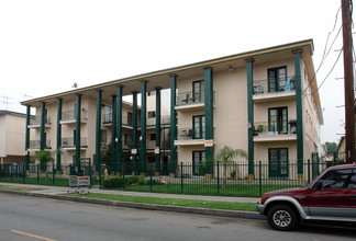 8315 Willis Ave in Panorama City, CA - Building Photo - Building Photo