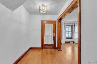 260 Baynes St in Buffalo, NY - Building Photo - Building Photo