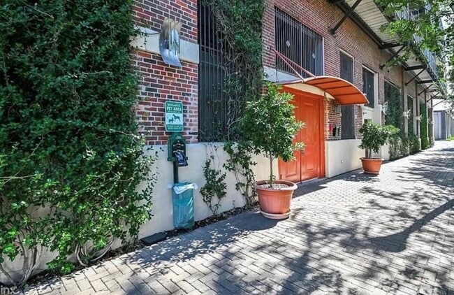 property at 2205 McKinney St