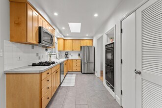 12160 SW Douglas St in Portland, OR - Building Photo - Building Photo